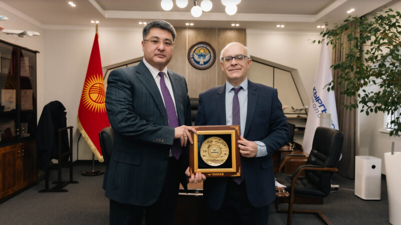 Кыргызстан менен Франция түз авиакаттам ачуу мүмкүнчүлүгүн талкуулашты