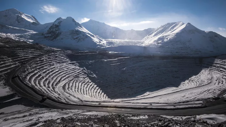 Президент: Акыркы 5 жылда кумтөрдөн 440 млрд сомдон ашык киреше түштү