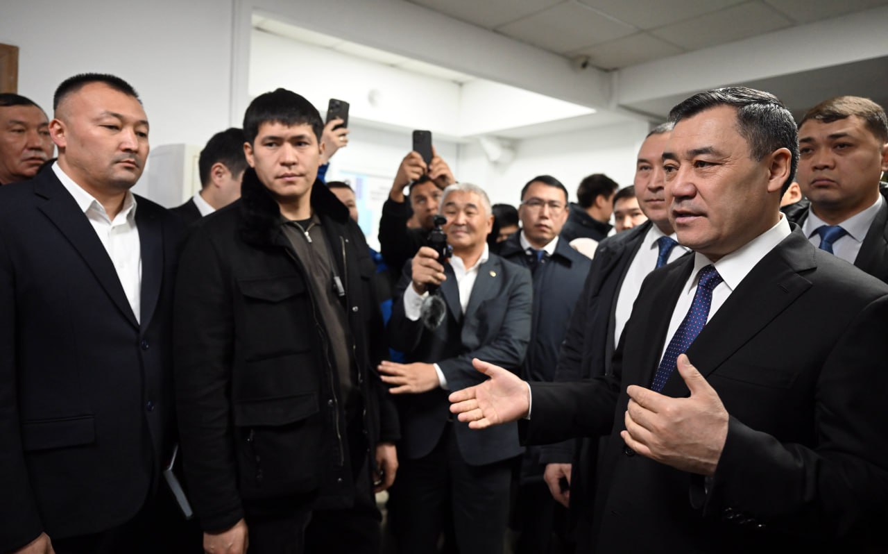 Садыр Жапаров айдоочуларды даярдоо системасын өркүндөтүү боюнча чараларды кеңири түшүндүрүп берди