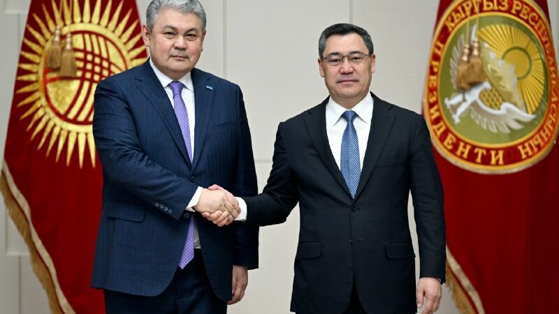 Садыр Жапаров Казакстандын тышкы иштер министри кабыл алды