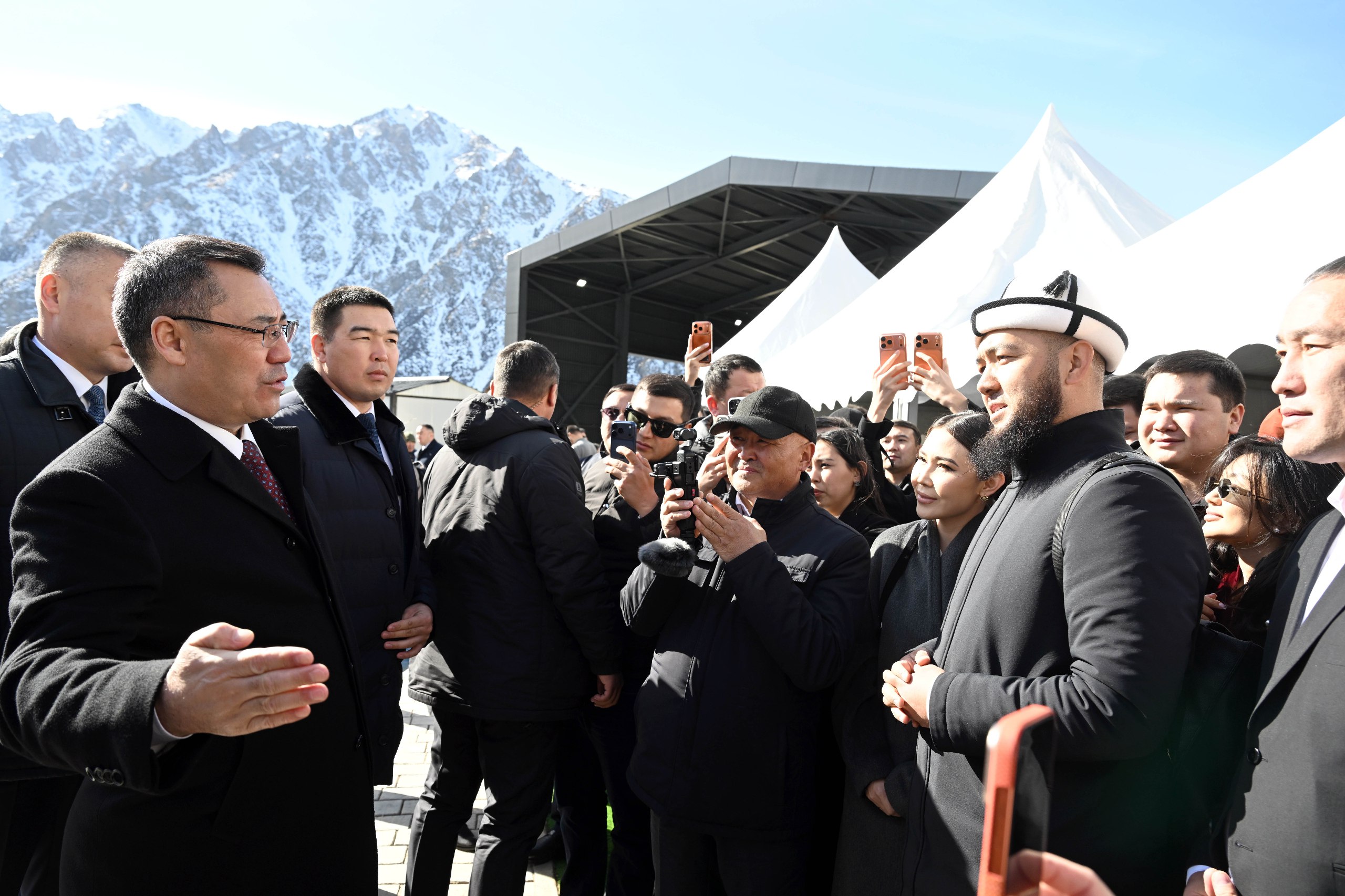 Жапаров күч түзүмдөрүнө: Ишкерлерди дайыны жок эле кысымга ала бербегиле! Четин угуп калсам…