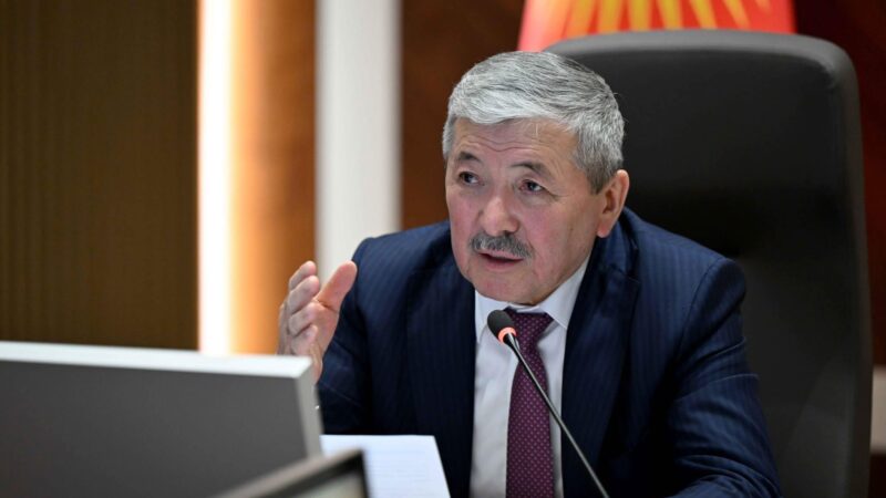 Адылбек Касымалиев Жерүй алтын кениндеги кырсыкты өз көзөмөлүнө алды