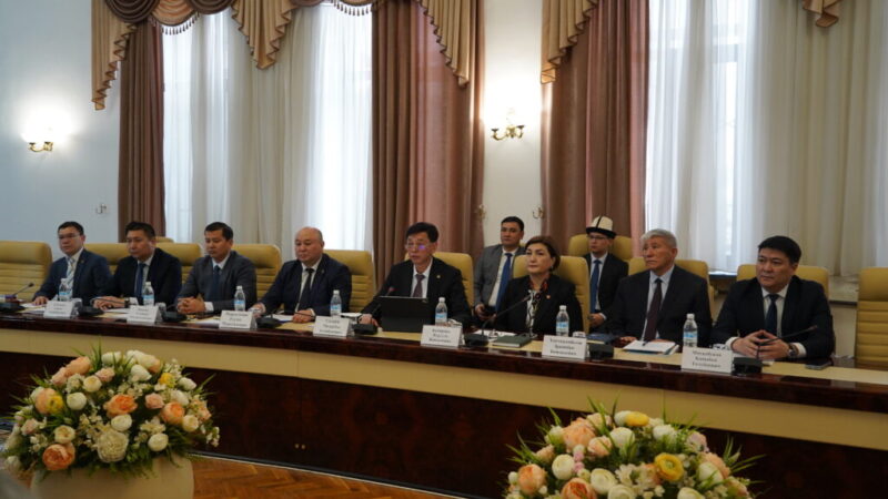 Жогорку сот менен өлкөнүн алдыңкы 10дон ашык жогорку окуу жайлары кызматташуу боюнча келишимдерге кол коюшту