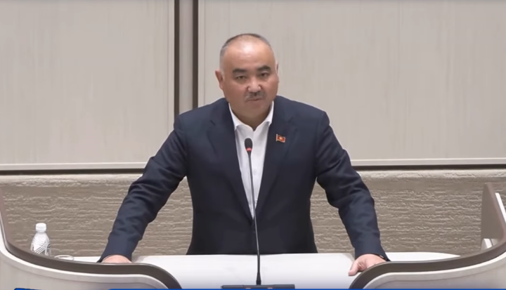 Нурланбек Тургунбек уулу Жогорку Кеңештин төрагалыгынан кетти