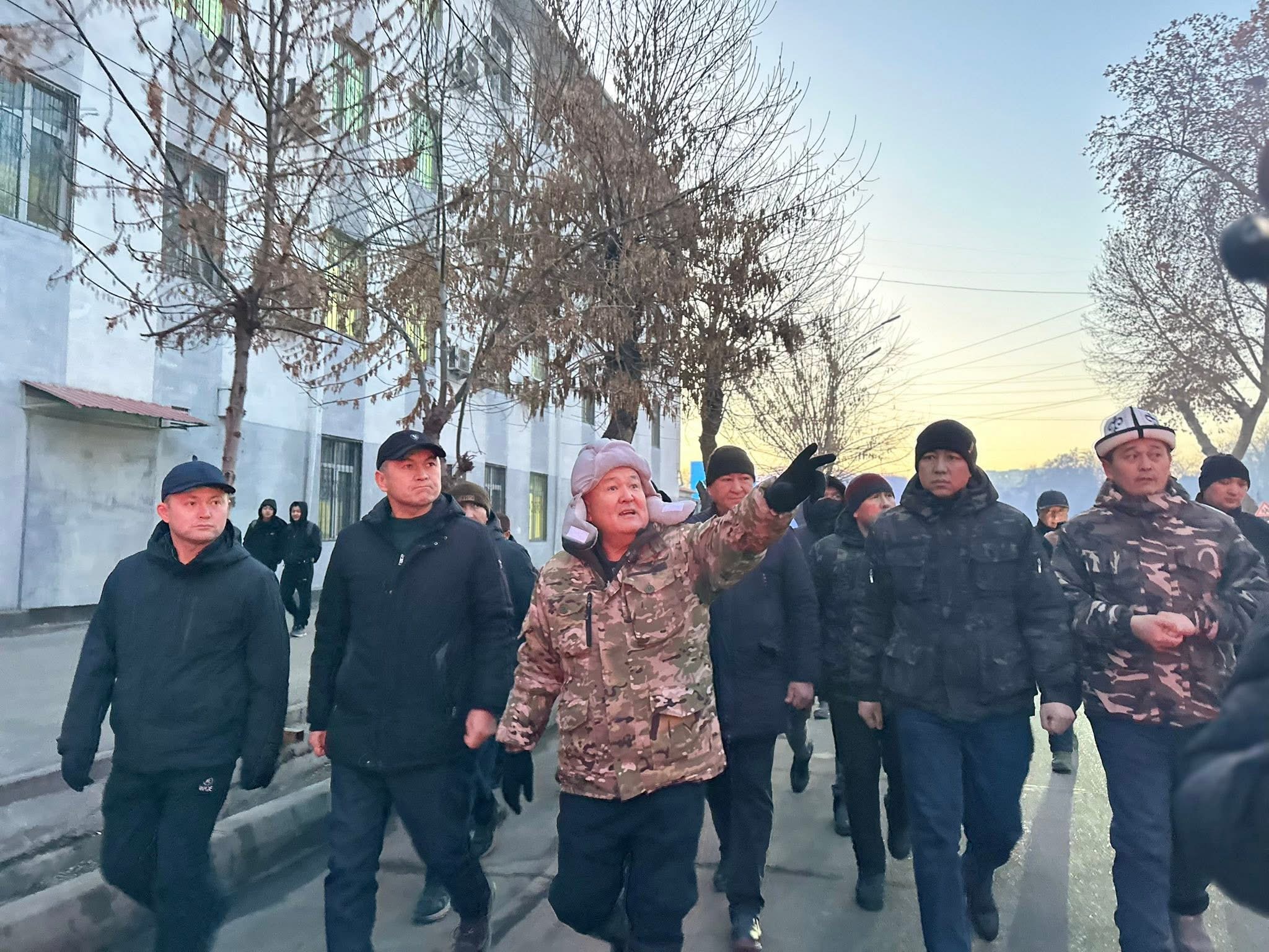 Таңкы рейд: Оштогу каралбай калган үч негизги көчөнүн инфратүзүмү оңдолот