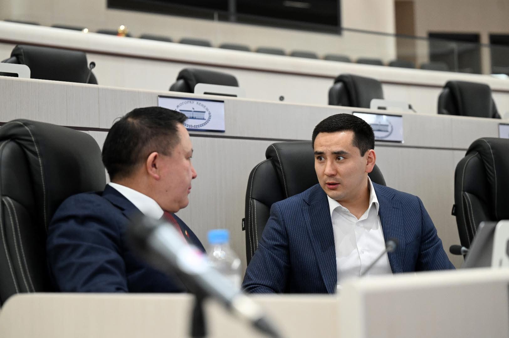 Жогорку Кеңеште аймактардагы инфрастуралык көйгөйлөр көтөрүлдү (ТИЗМЕ)