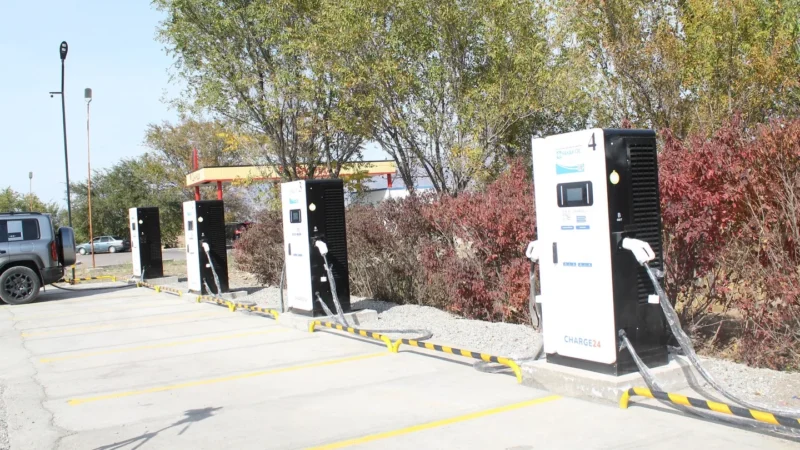 Быйыл Ысык-Көл облусуна электромобиль кубаттоочу 10 станция орнотулуп, ишке берилет