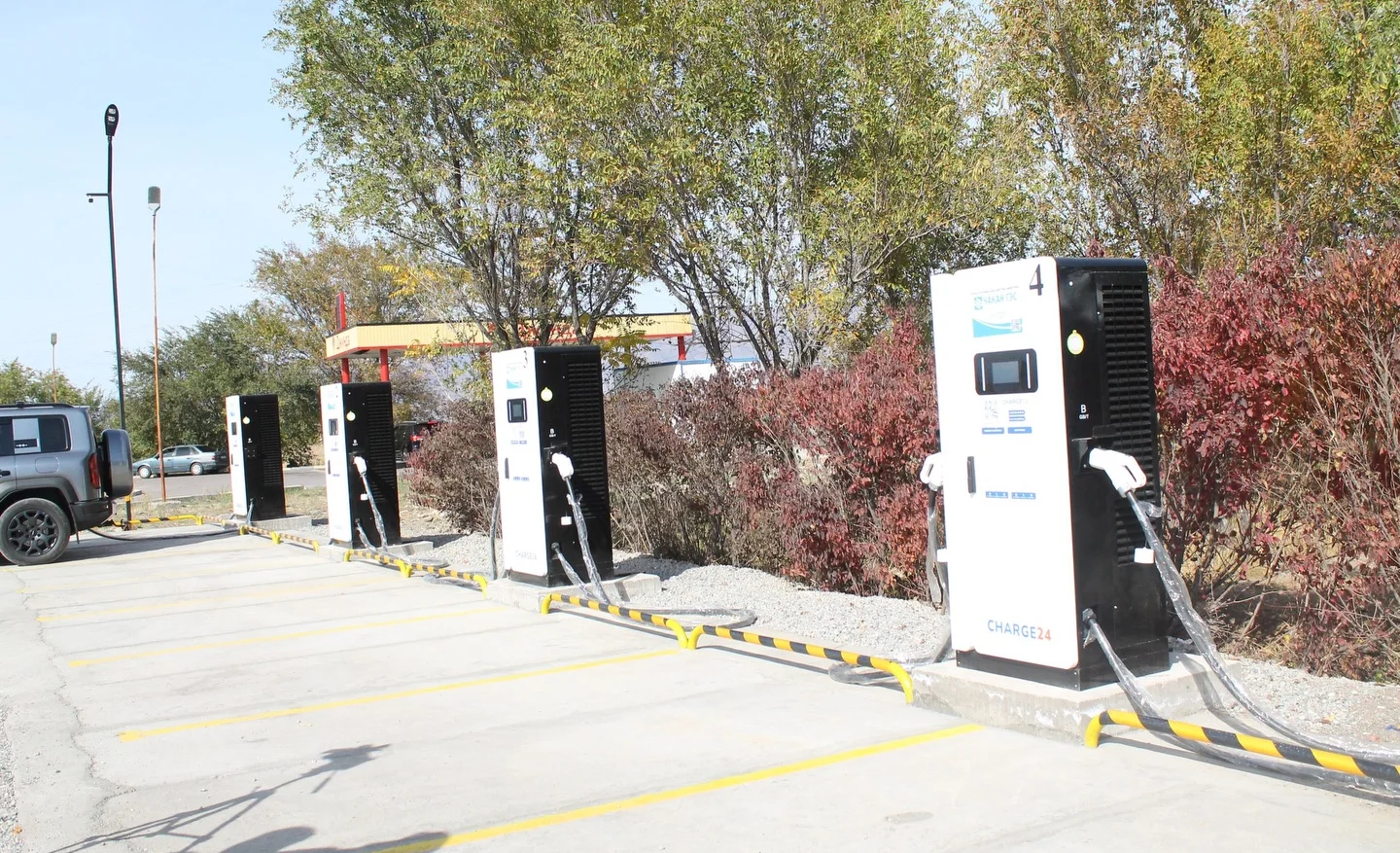 Быйыл Ысык-Көл облусуна электромобиль кубаттоочу 10 станция орнотулуп, ишке берилет