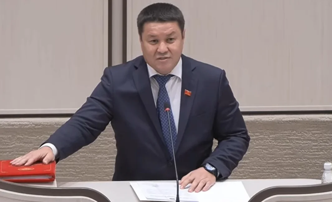 Жогорку Кеңештин жаңы 4 депутаты ант берди