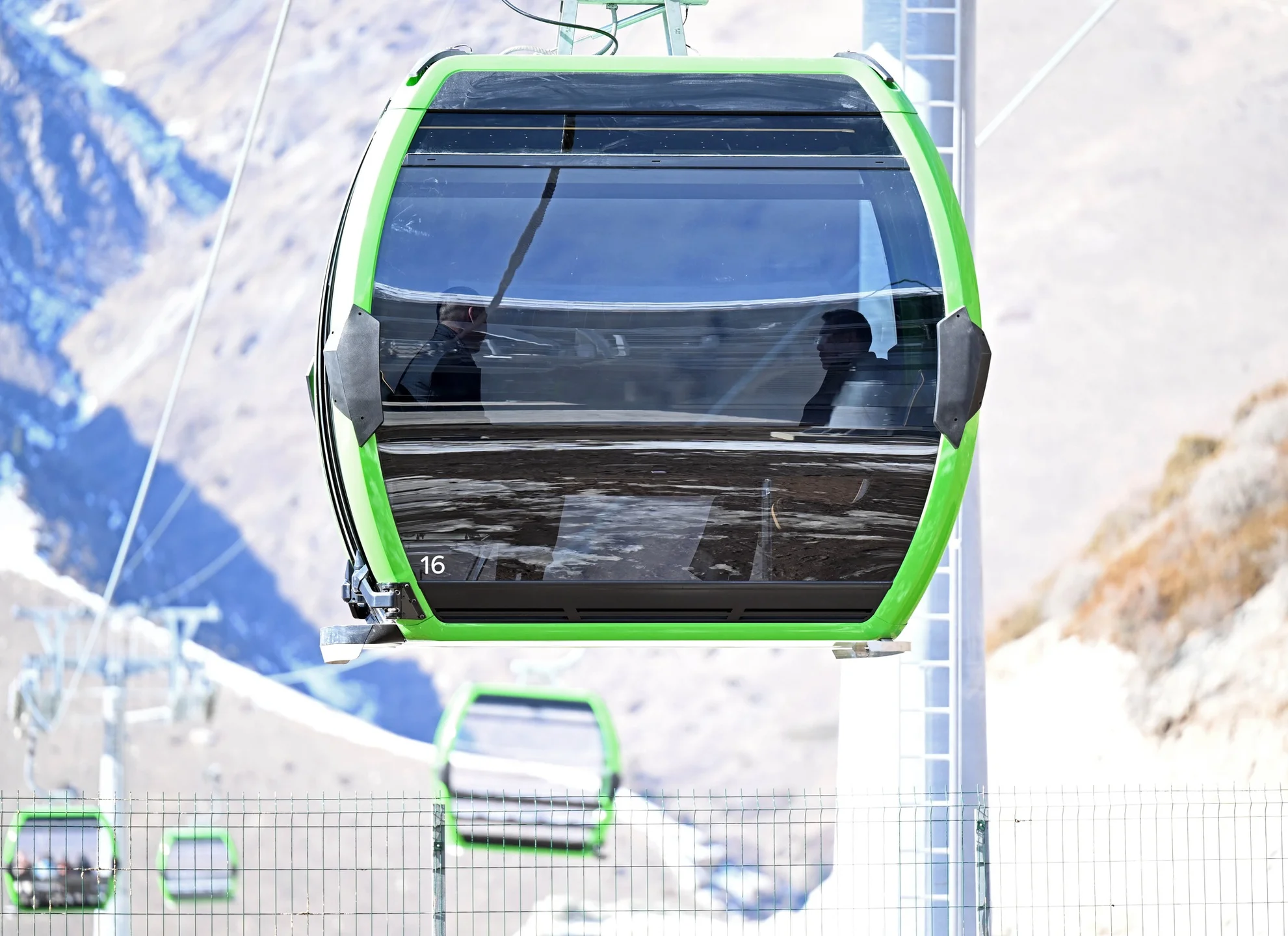 Президент “Ала-Арча” жаратылыш паркындагы асма жолдун ачылышына катышты