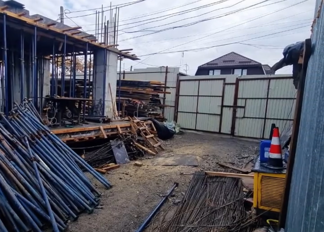 Бишкекте документтери жок курулуп жаткан 16 кабаттуу үйдүн иши сотко өттү