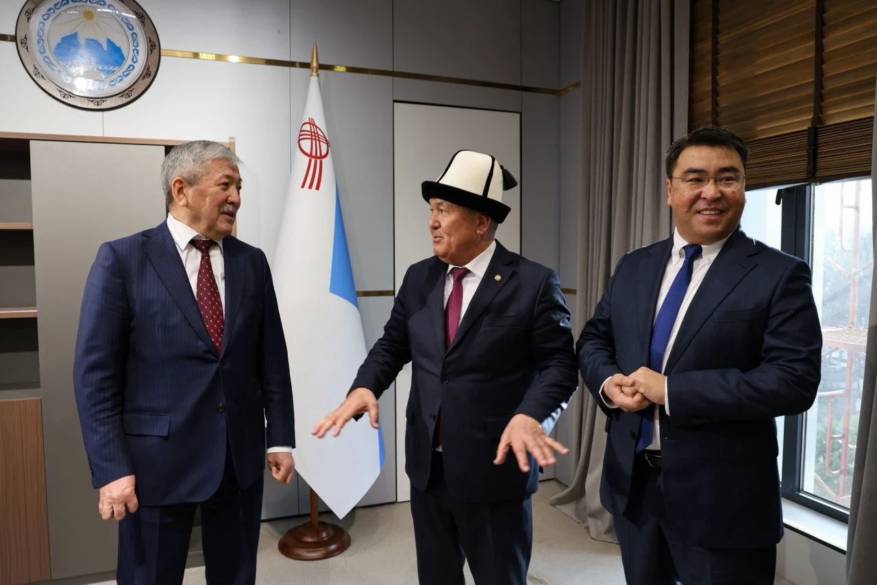 Адылбек Касымалиев Ош мэриясынын жамаатына жаңы жетекчини тааныштырды