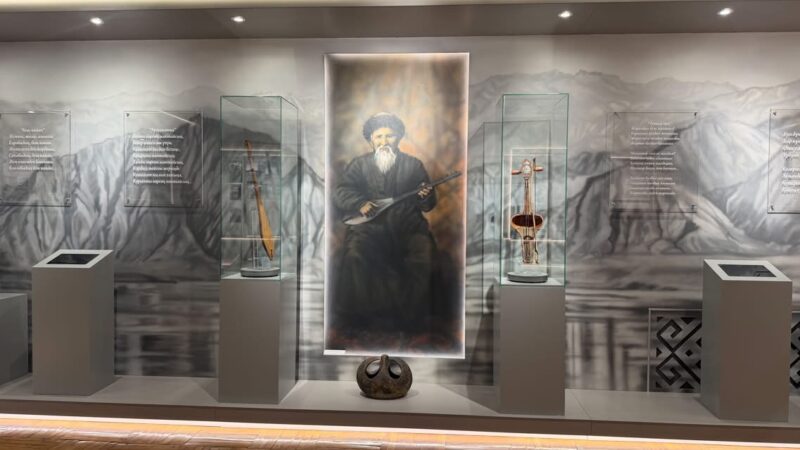 Бишкекте Токтогул Сатылгановдун жаркын элесине арналган эскерүү кечеси өттү