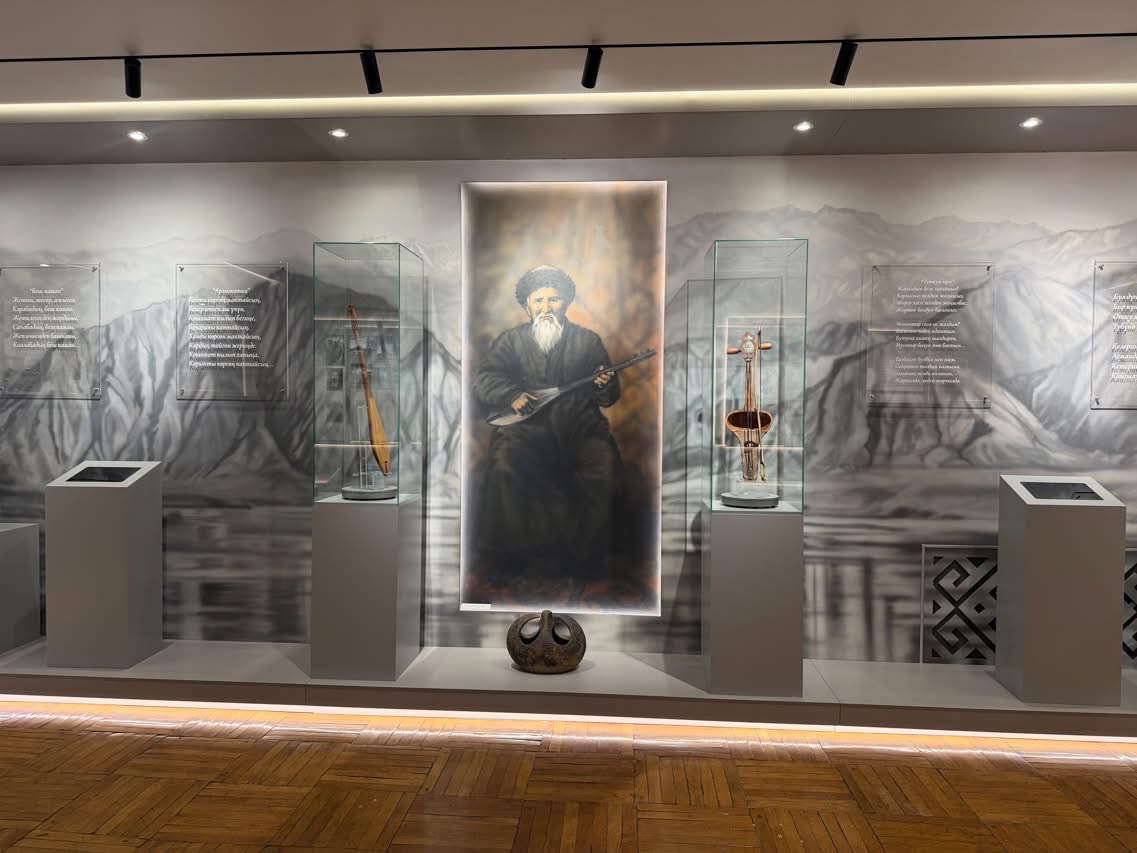 Бишкекте Токтогул Сатылгановдун жаркын элесине арналган эскерүү кечеси өттү