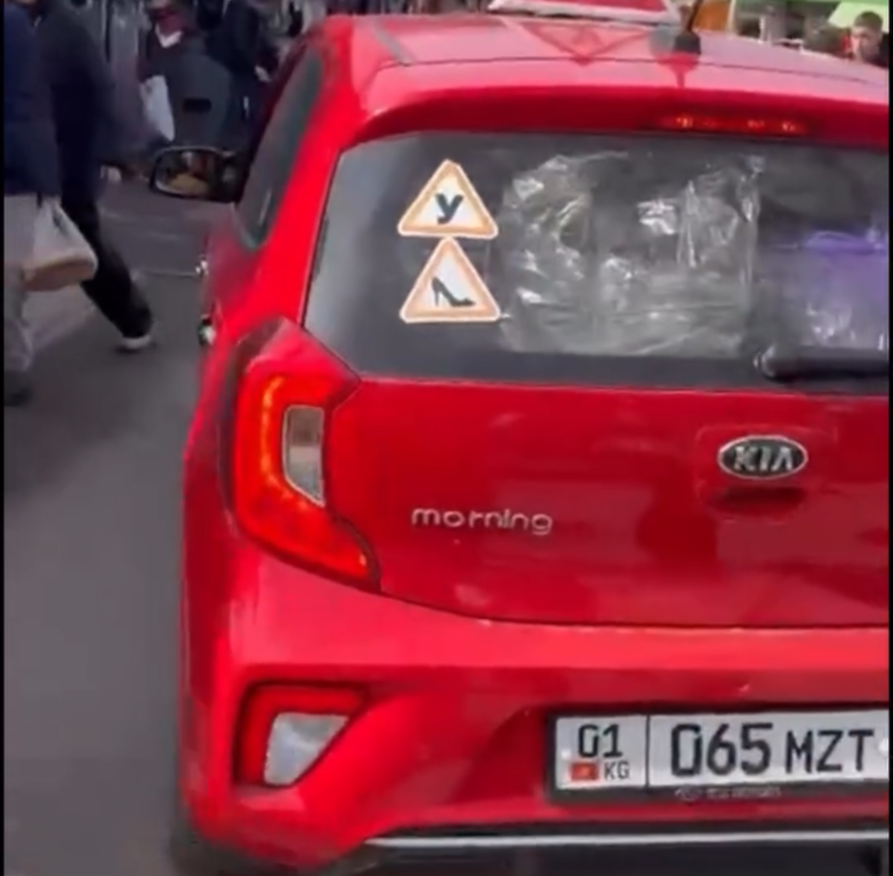 Унаасы менен базар аралаган айдоочуга 5,500 сом айып салынды