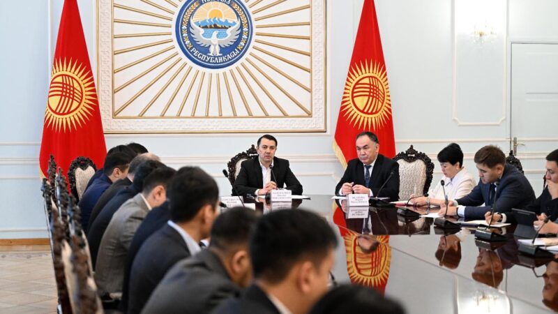 Марлен Маматалиев парламенттин Аппаратынын кезектеги жыйынын өткөрдү