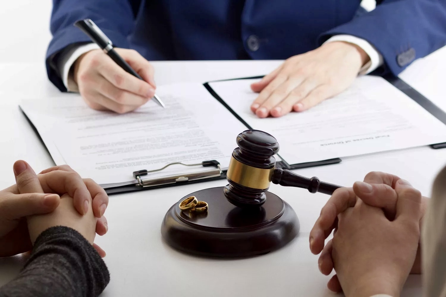 Миңден ашуун жаран алимент төлөөдөн качып жүрөт. Жазалар күчөтүлөт