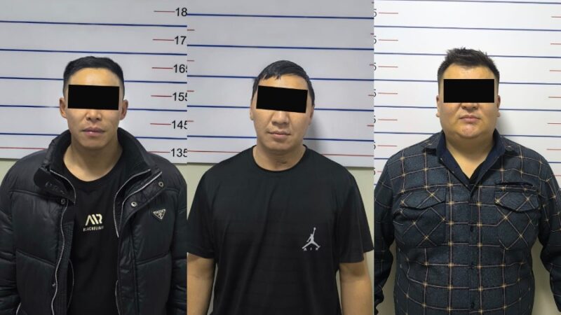 Акча талап кылышкан… Бишкекте милициянын атын жамынып жүргөн 3 адам кармалды