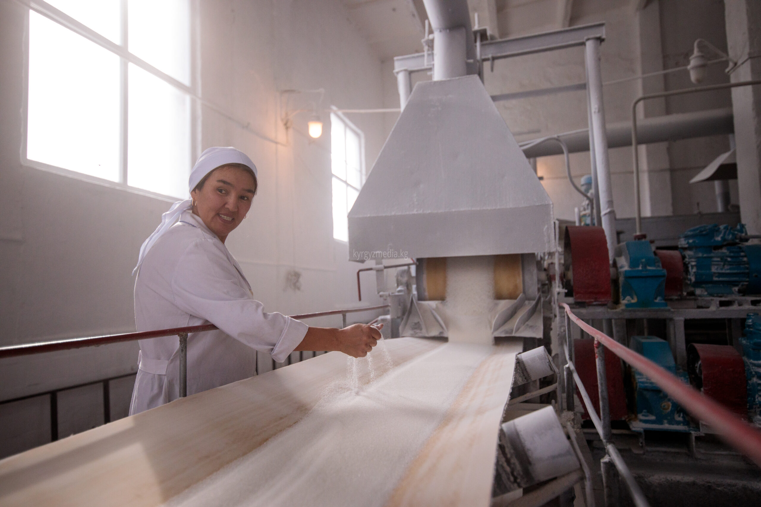 Кыргызстанга кант өндүрүү үчүн чийки затты импорттоого тарифтик жеңилдик берилди