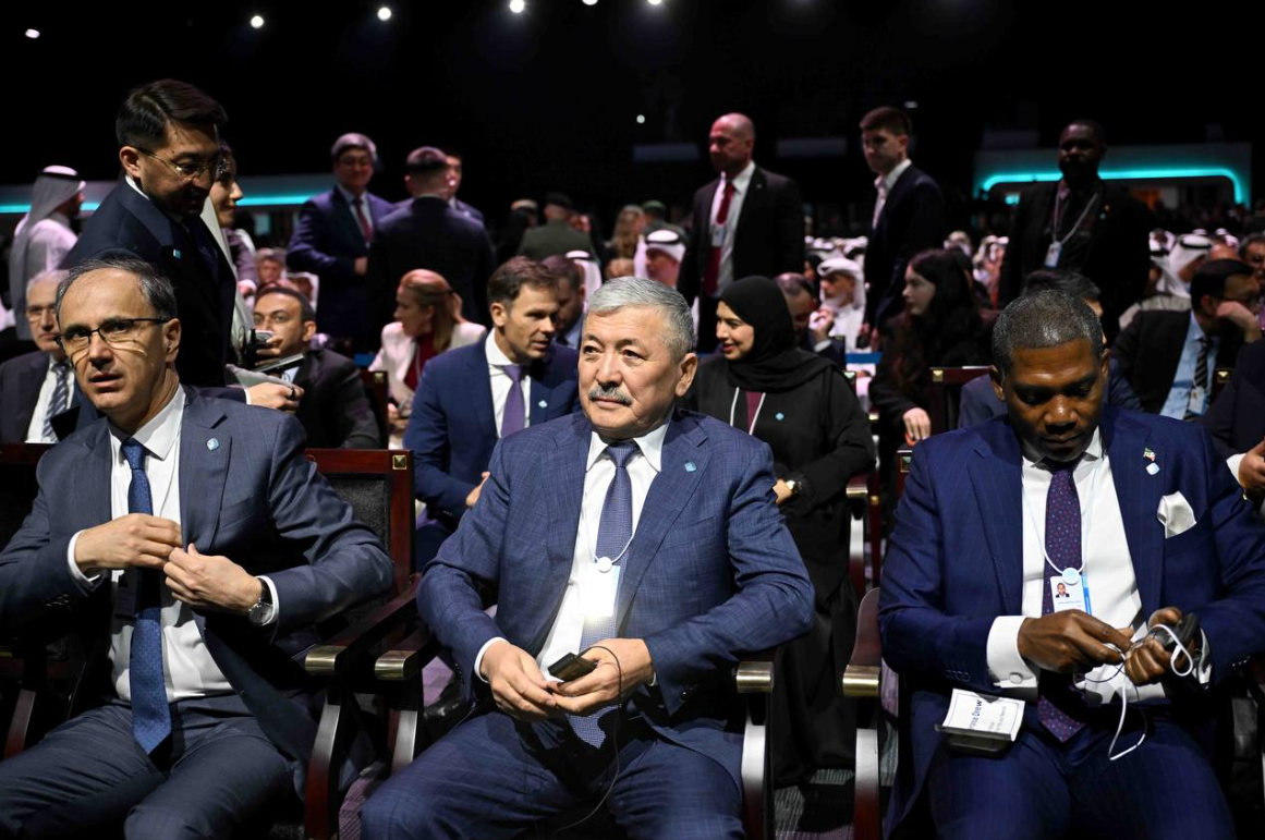 Адылбек Касымалиев Дубайда өтүп жаткан Дүйнөлүк өкмөттөр саммитине катышууда