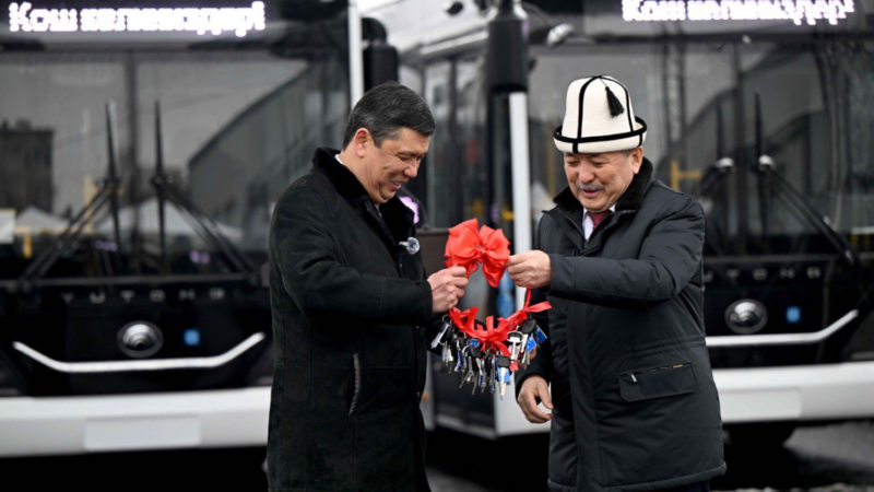 Бишкек мэриясына 95 автобус менен 42 атайын техника берилди