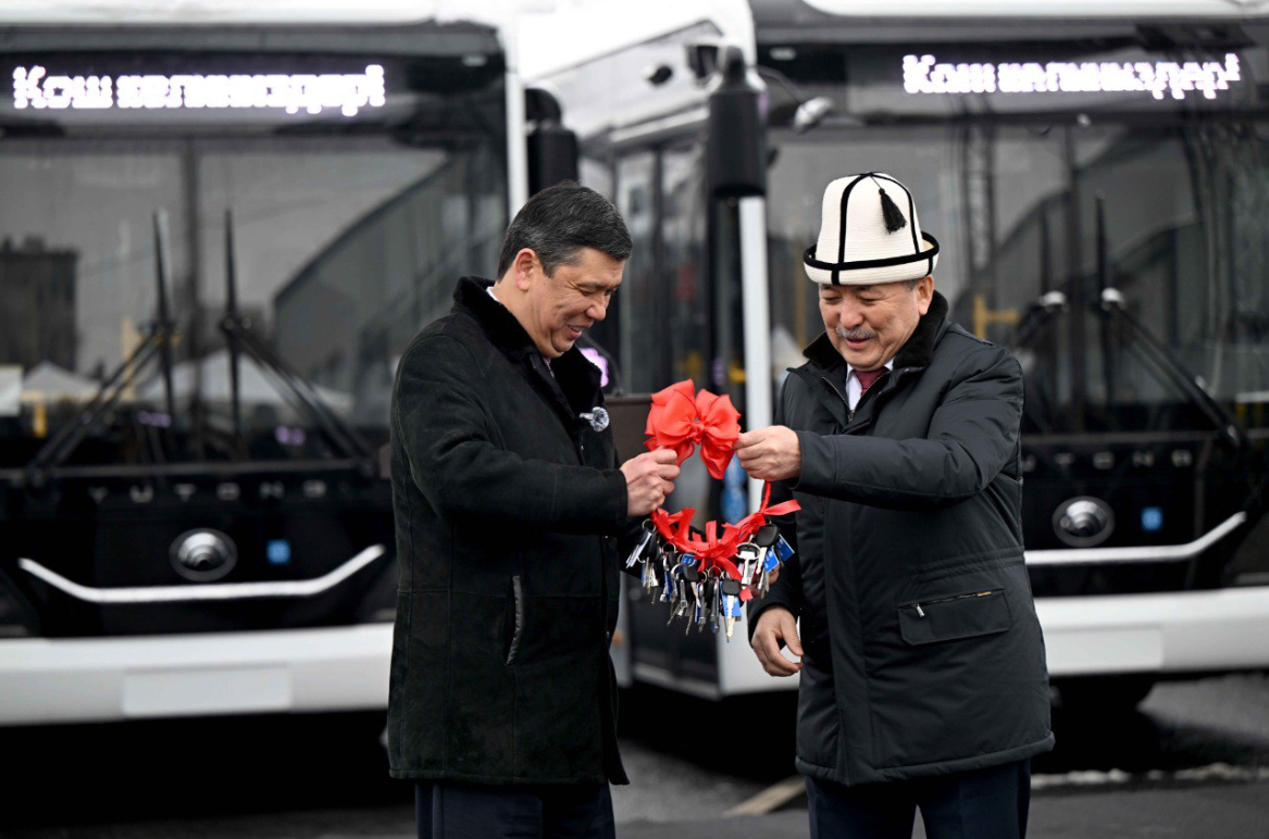 Бишкек мэриясына 95 автобус менен 42 атайын техника берилди