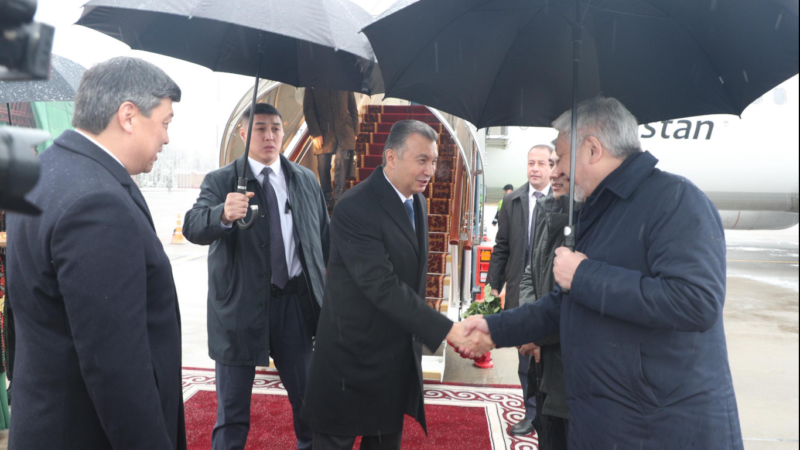 Тажикстандын Премьер-министри Кохир Расулзода Кыргызстанга келди