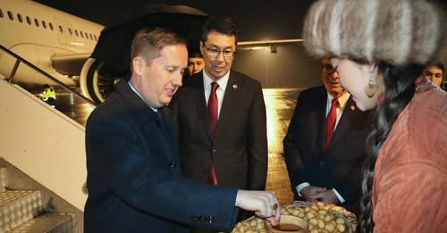 АКШ Президентинин Түштүк жана Борбордук Азия боюнча атайын өкүлү Серджио Гор Кыргыз Республикасына иш сапары менен келди