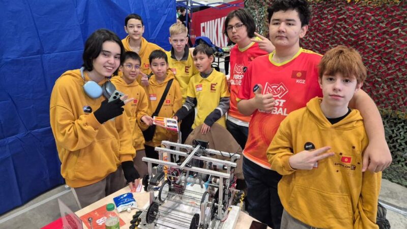 Кыргызстандын эки мектеби Борбордук Азия робототехника чемпионатына катышты
