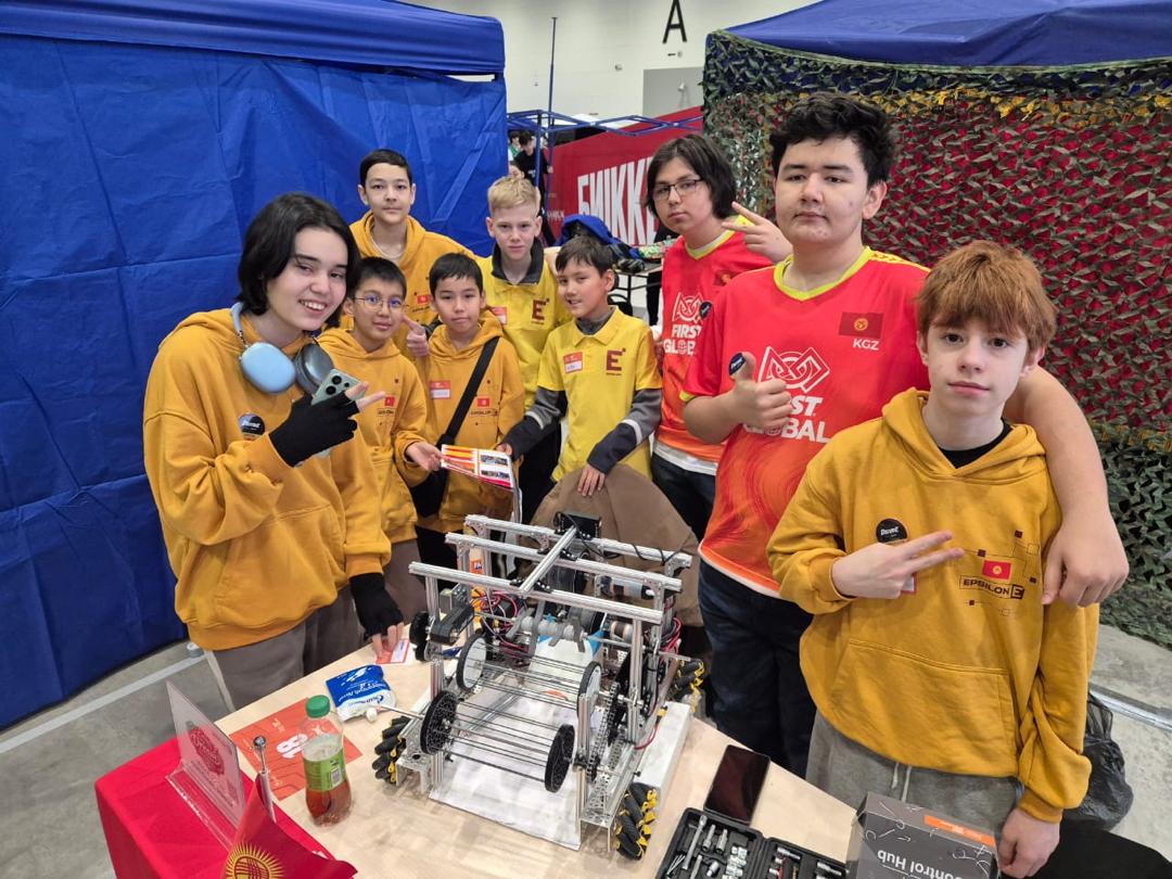 Кыргызстандын эки мектеби Борбордук Азия робототехника чемпионатына катышты