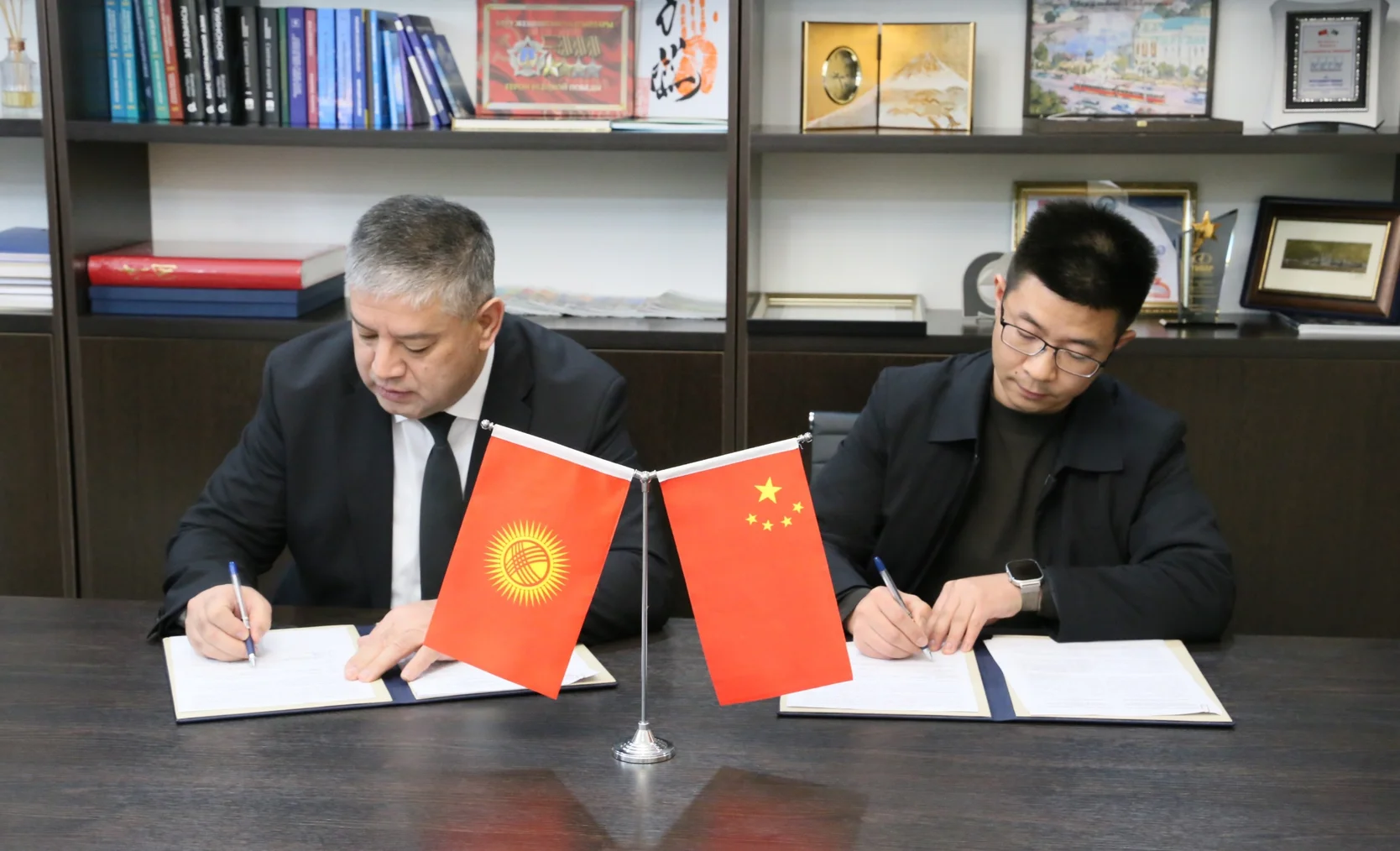 Инвестициялык долбоор: Кыргызстанда тамекини кайра иштетүүчү ишкана курулат