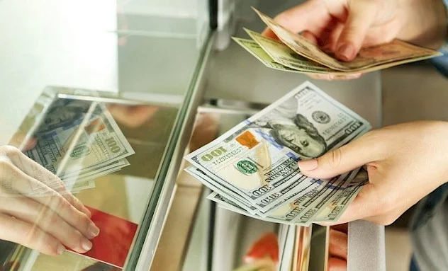 Бишкекте 2 акча алмаштыруу бюросунун лицензиясы токтотулду