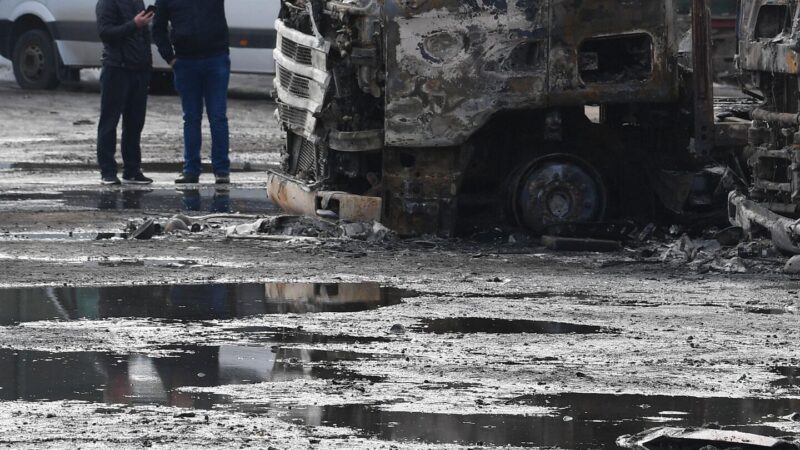 Түндө Ошто үч фура жүгү менен күйүп кетти