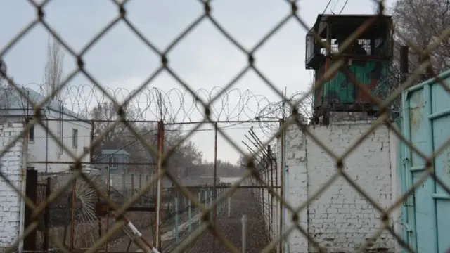 Баетов: Өлкөдө абактагылардын саны азайып, кайталанма кылмыштар төмөндөдү