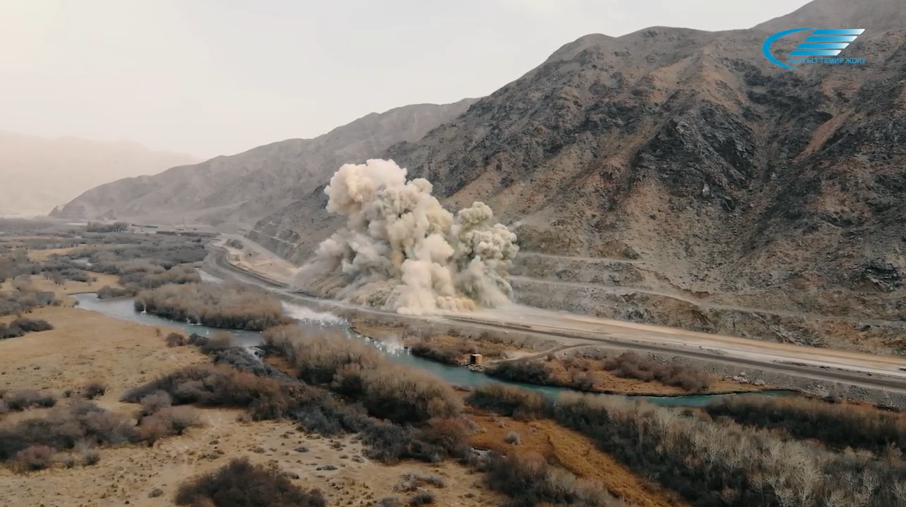 Балыкчы — Кочкор темир жолунун курулуш тилкесинде бургулоо-жардыруу иштеринин акыркы этабы жүргүзүлдү