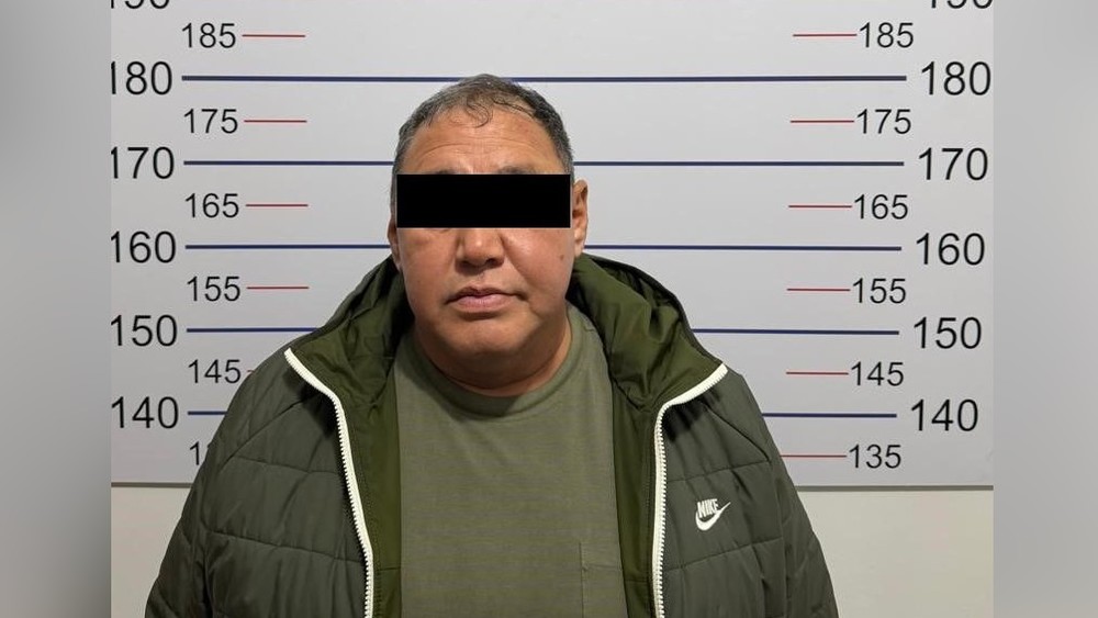 Бишкекте камактагы кишинин аялын шантаж кылып, 50 миң доллар талап кылган шектүү кармалды