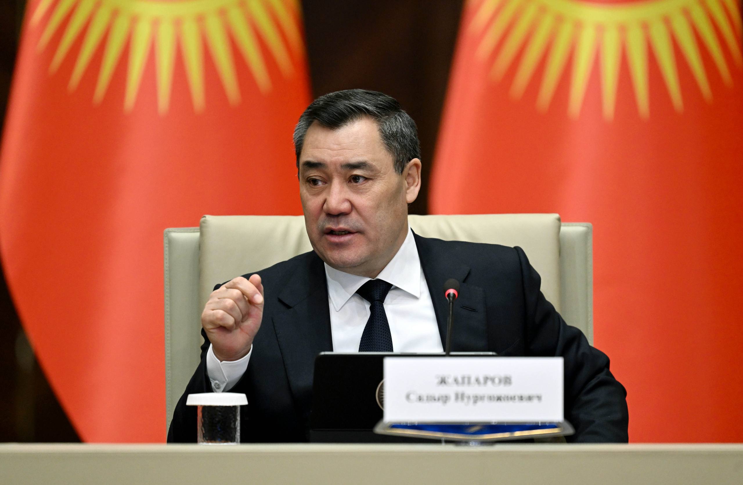 Садыр Жапаров Коопсуздук кеңешинин мүчөлөрү менен жумушчу кеңешме өткөрдү