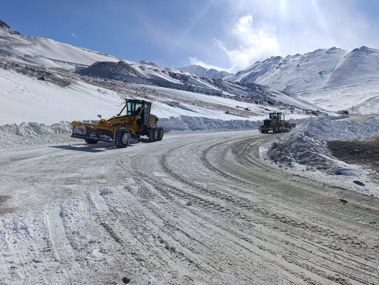 Ашуулардагы абал: Жол тазалоо иштери жүрүүдө, чектөөлөр жок