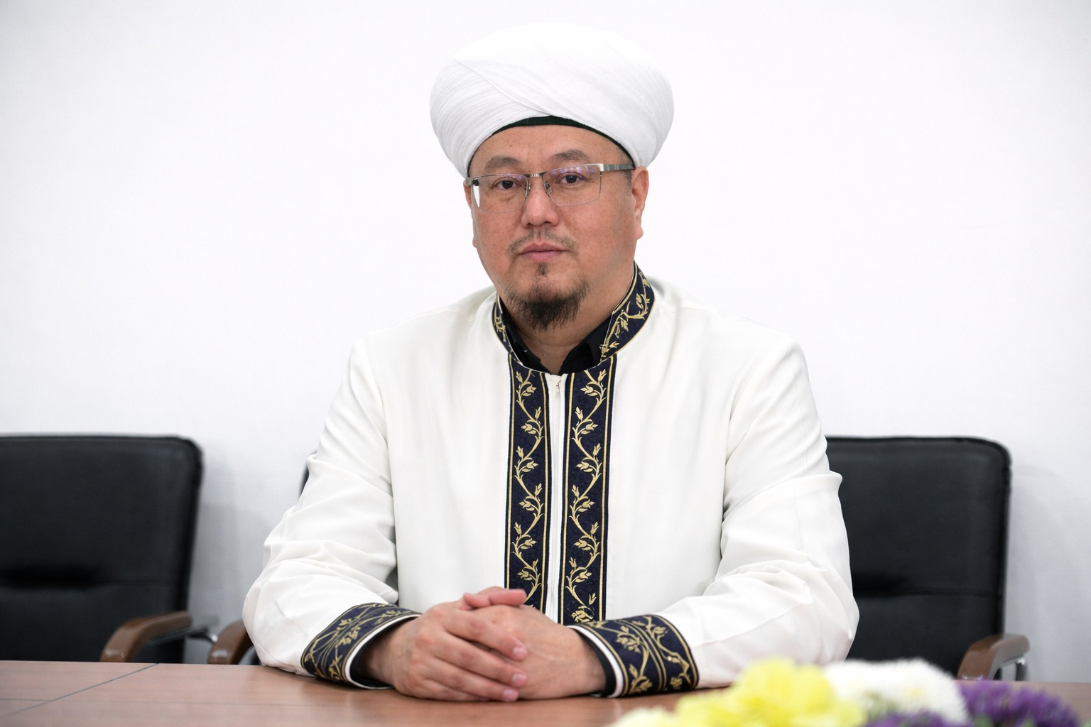 Муфтий: Узап бараткан Орозо айт маарек болсун! Ар бир үй-бүлөдө кубаныч, бактылуулук өкүм сүрсүн