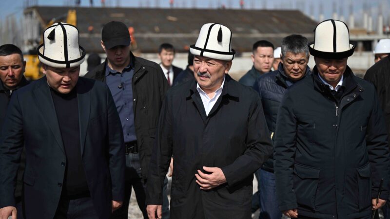 Адылбек Касымалиев Таластагы бир катар соцобъектилердин курулушу менен таанышты