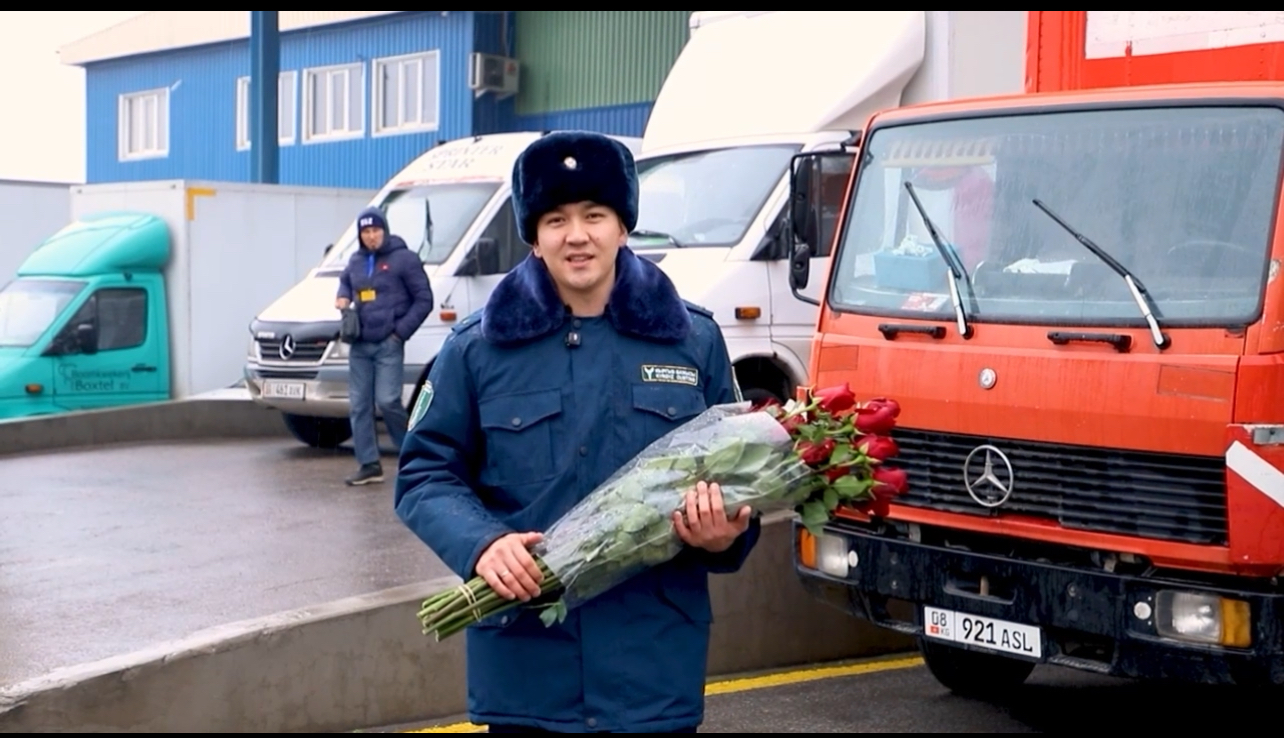 Кыргызстанга 4 млндон ашык гүл алынып келинди, анын 3,5 млну роза