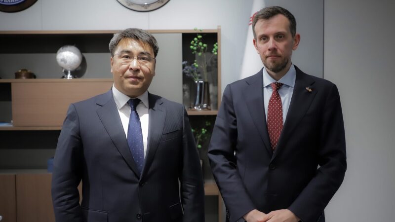 Жанарбек Акаев Улуу Британиянын Кыргызстандагы элчиси Николас Боулерди кабыл алды