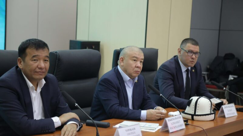 Шыкмаматов ишкерлерди көйгөйлөрдү активдүү көтөрүп чыгууга чакырды