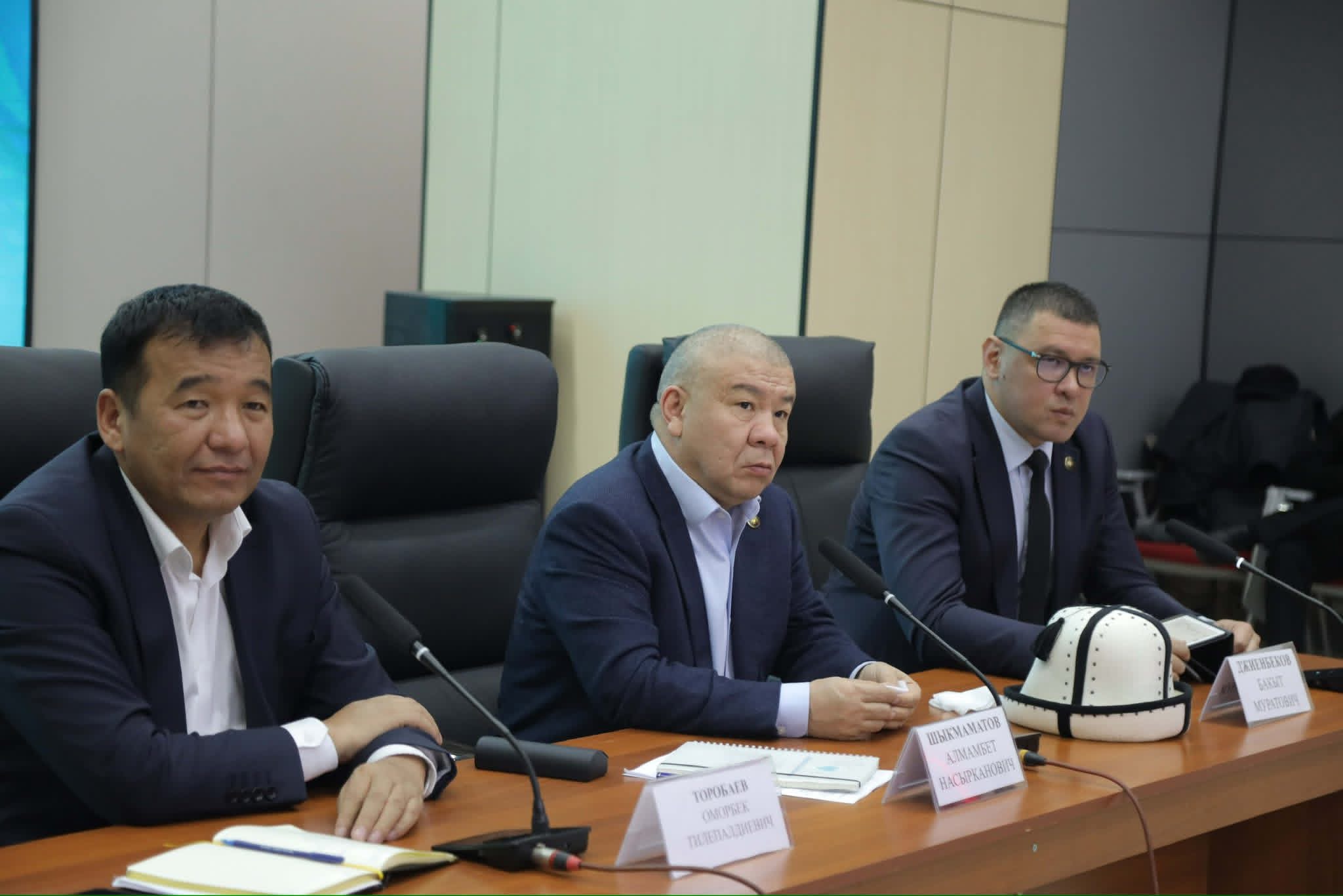 Шыкмаматов ишкерлерди көйгөйлөрдү активдүү көтөрүп чыгууга чакырды