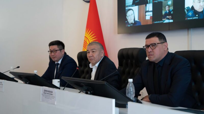 Алмамбет Шыкмаматов Ош, Жалал-Абад жана Баткенден келген фермерлер менен жолукту