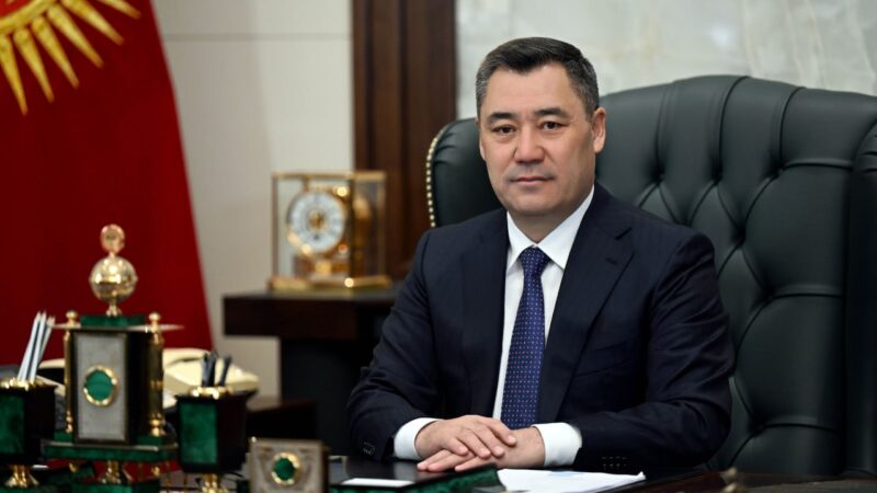 Президент: Кыргызстандын ажарлуу айымдары!  Асыл наркыбызды  даңазалап, ар дайым  бар болуңуздар!