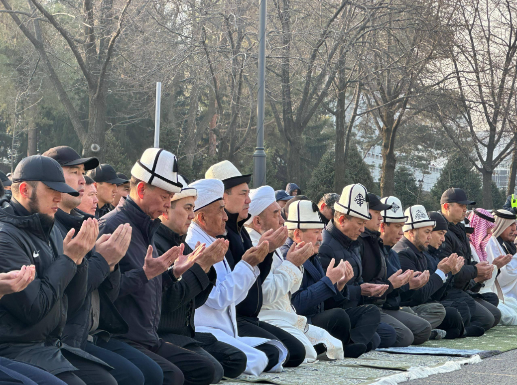 Президент Садыр Жапаров Айт намазга катышты