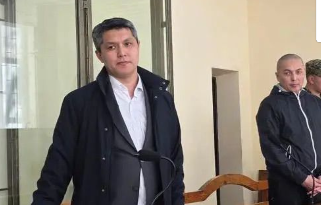 6 жылга соттолгон гезит дизайнери Эрнис Жээнтаев сот залынан бошотулду