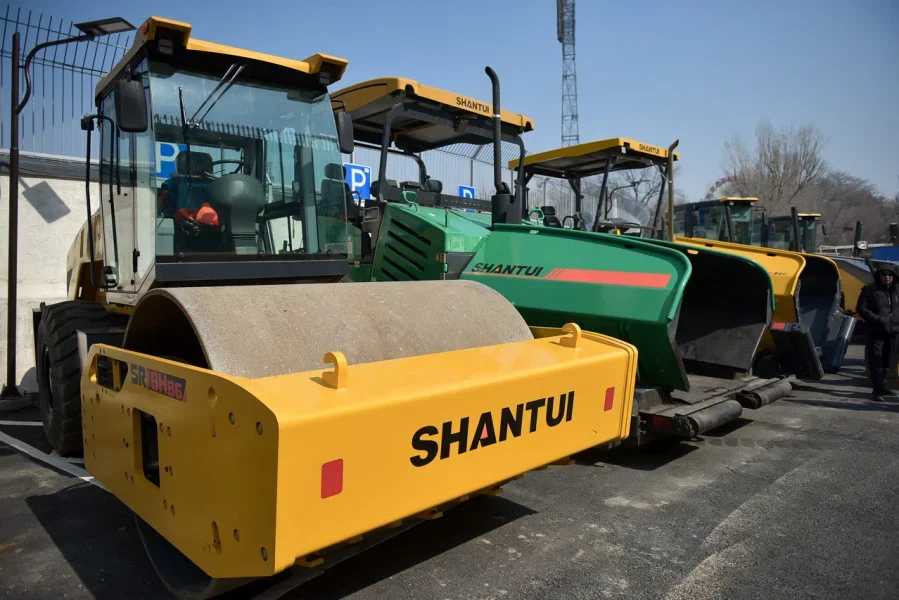 Бишкекте муниципалдык ишканаларга атайын техникалар берилди