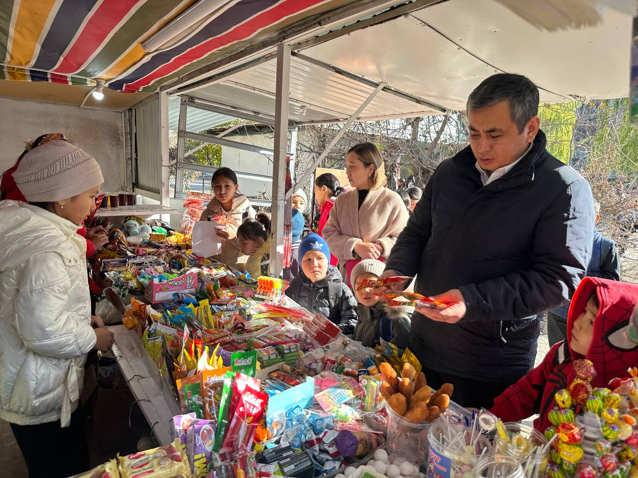 Өлкөдөгү мектептердин айланасындагы зыяндуу азыктарды сатууга тыюу салынат